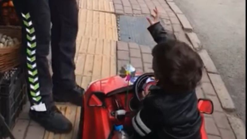 Bilecik'te polisle 4 yaşındaki miniğin gülümseten diyaloğu