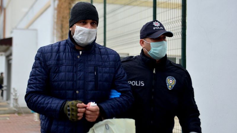 Adana'da patronuna koronavirüs bulaştırmaya çalışan işçi yakalandı