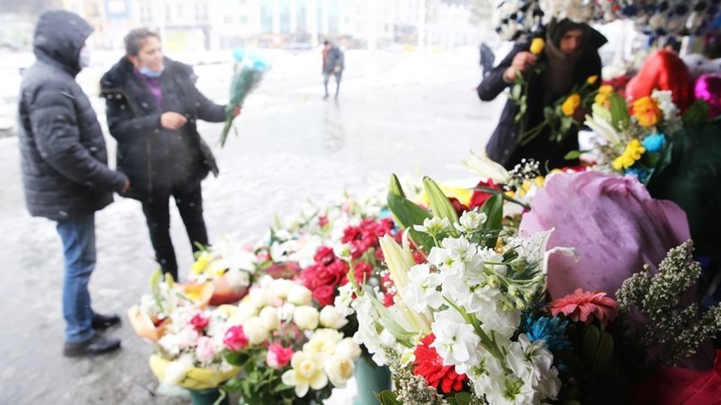 Bugün çiçekçiler açık mı? 14 Şubat Pazar çiçekçilerin çalışma saatleri..