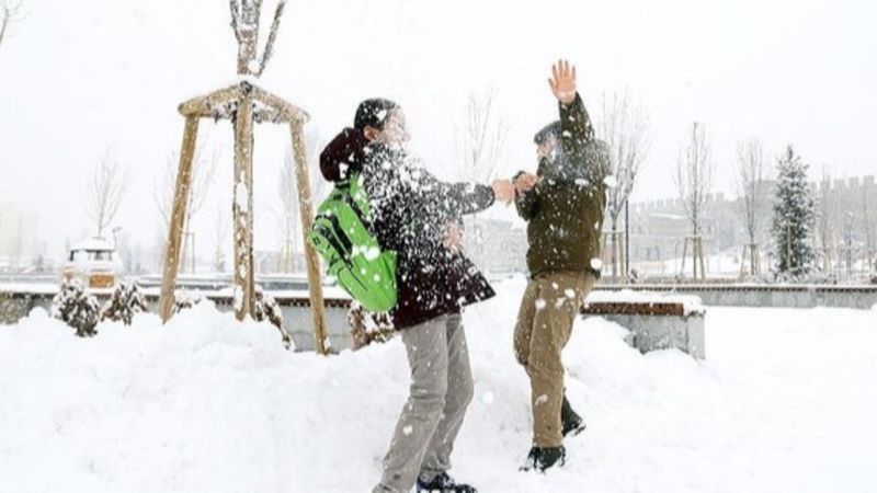 İstanbul'da eğitime bir gün daha kar arası