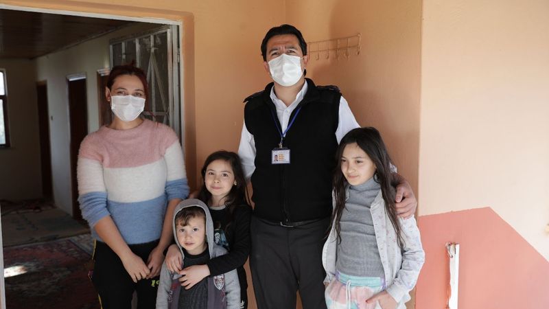 Antalya'da, evde çıkan yangına halk otobüsü şoförü müdahale etti