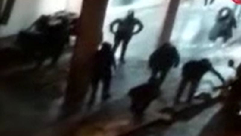 Esenyurt'ta iki grup arasındaki kavga kamerada