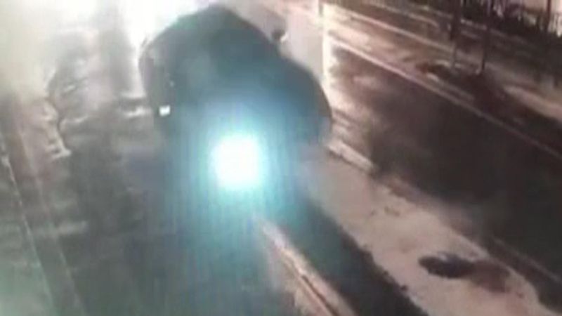 Fatih'te refüje çarpan otomobil metrelerce havalandı