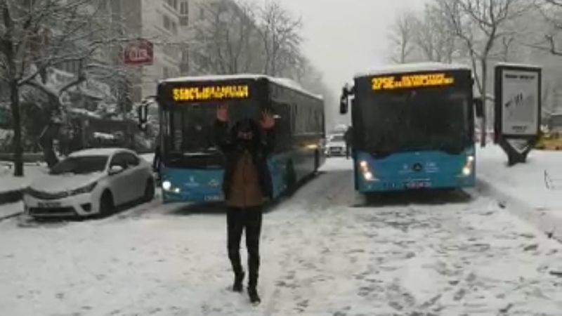 İstanbul'da kar nedeniyle trafik durdu
