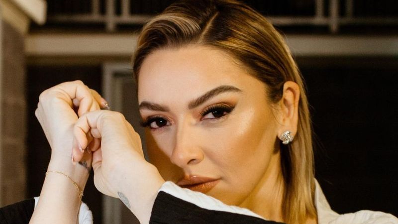 Hadise ayağına dövme yaptırdı