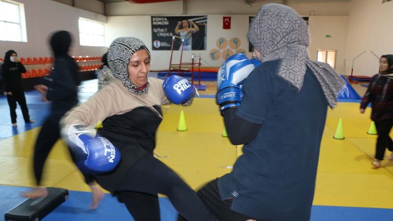 Adıyamanlı kadınlar, şiddete karşı kick boks öğreniyor