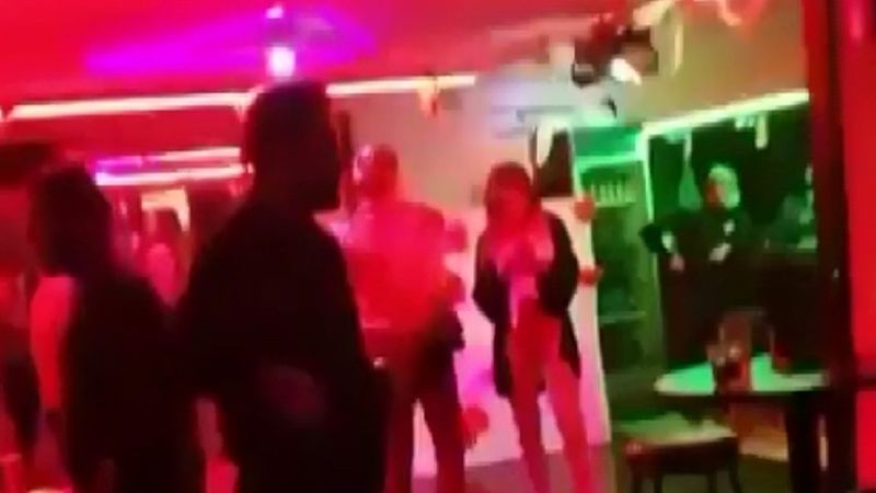 Alanya'da otelin açık olan diskosundan görüntüler tepki çekti