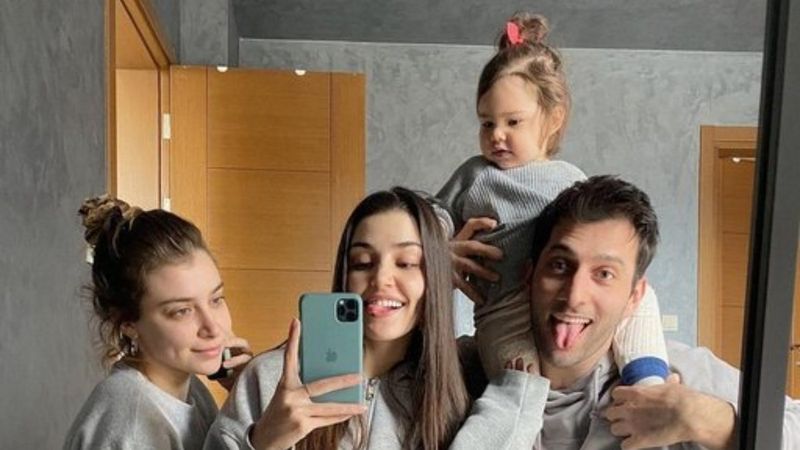 Hande Erçel'den aile fotoğrafı
