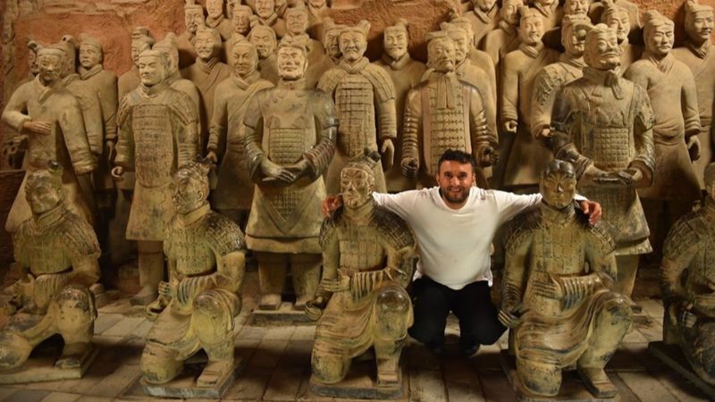 Gezdiği 78 ülkeden 2 bin magnet topladı