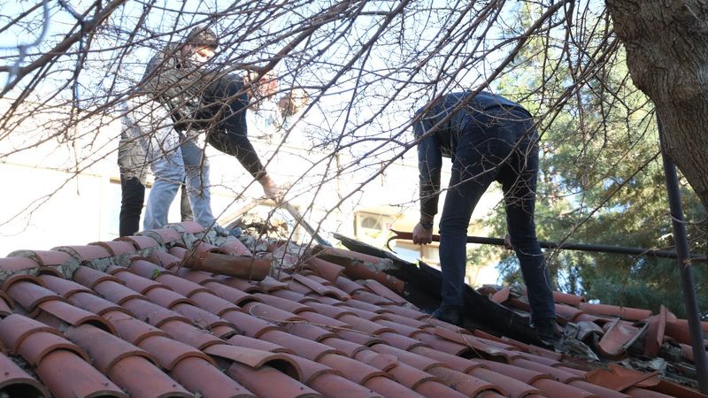 Antalya'da tavan arasında ceset bulundu