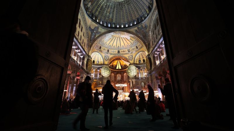 Ayasofya'da Regaip Kandili idrak edildi