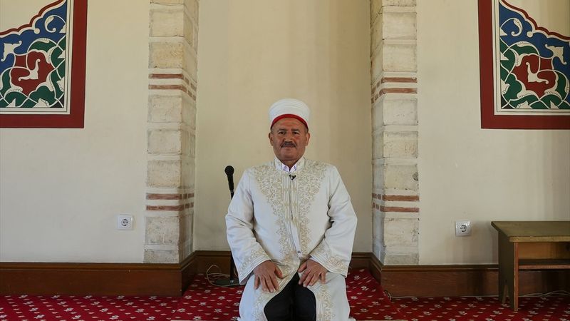 Hz. Kaab Camisi İmamı, madde bağımlıları ve evsizlerin umudu oldu