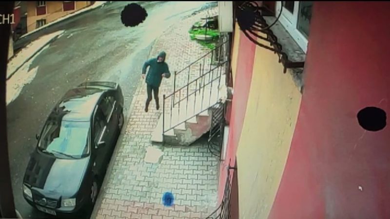 İstanbul'da bacağından vurulan şahıs sekerek kaçtı