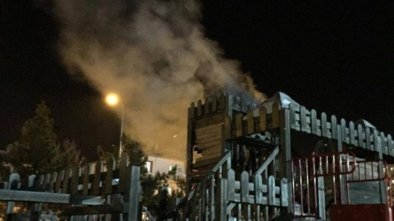 Niğde'de çocuk parkını benzin döküp yaktılar