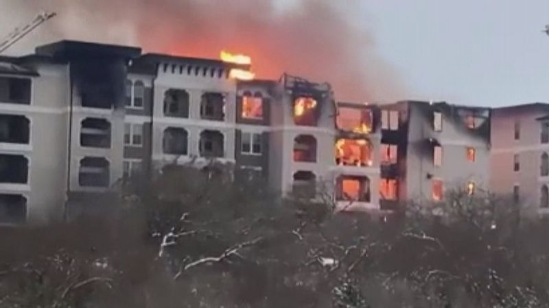 Teksas'ta ısınmak için yaktıkları şömine alev aldı: 4 ölü