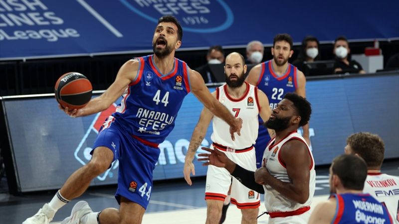 Anadolu Efes Olympiakos'u 23 farkla yendi