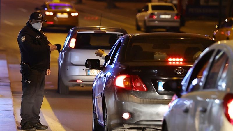 Hafta sonu kısıtlaması başladı