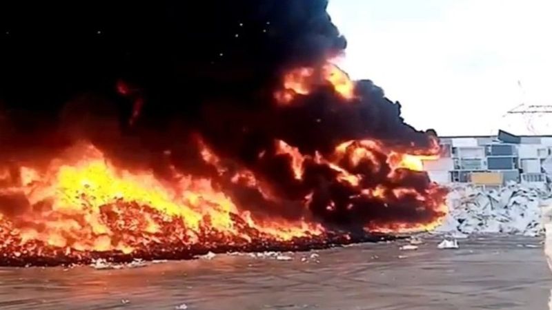 Manisa'da geri dönüşüm tesisinde yangın çıktı