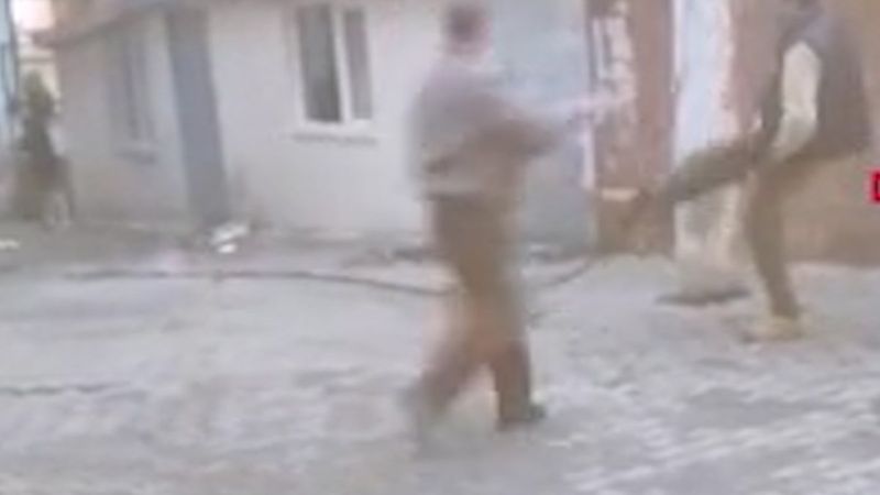 Tekirdağ'da yanan elektrik teline tekme attı