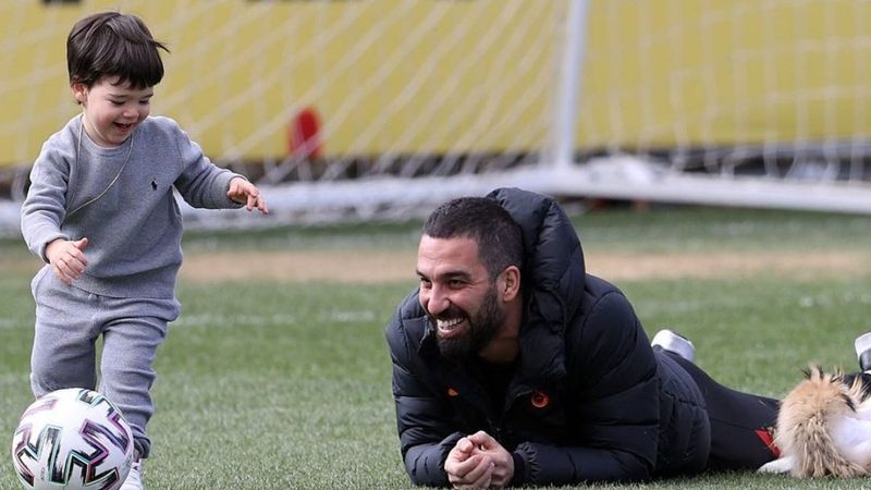 Arda Turan oğluyla birlikte Florya'da