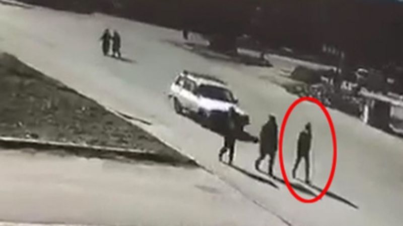 Afyonkarahisar'da genç kıza aracın çarpma anı