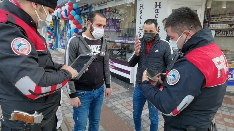 Bursa'da ekmek almaya çıktığını iddia edenlere, kısıtlama cezası verildi