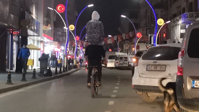 Kocaeli'de iki arkadaşın tehlikeli yolculuğu