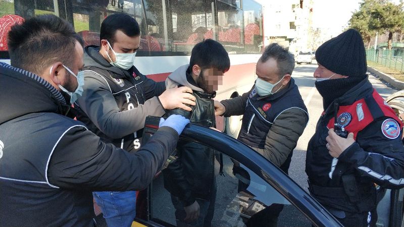 Samsun'da denetime takılan gencin üzerinden uyuşturucu çıktı