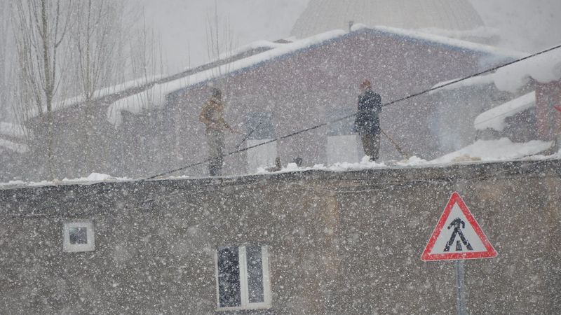 Şırnaklı köylülerin dam nöbeti