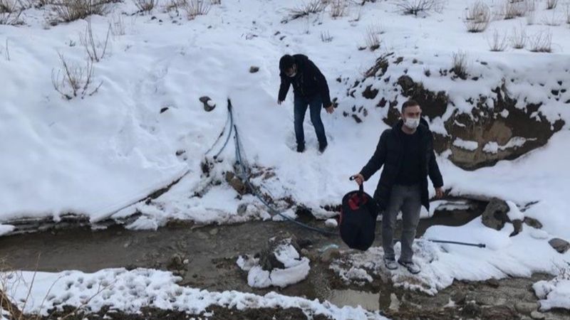 Van'da sağlık çalışanlarının 2 bin 400 rakımda aşı çalışması