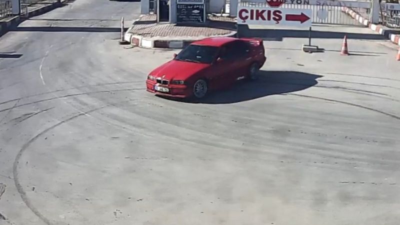 Afyonkarahisar'da kısıtlamada drift atan sürücüye para cezası