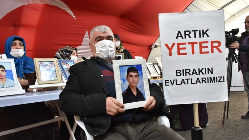 Diyarbakır annelerinin oturma eylemine bir aile daha katıldı