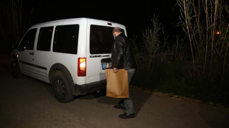 Antalya'da bir vatandaş bahçesini temizlerken kafatası buldu