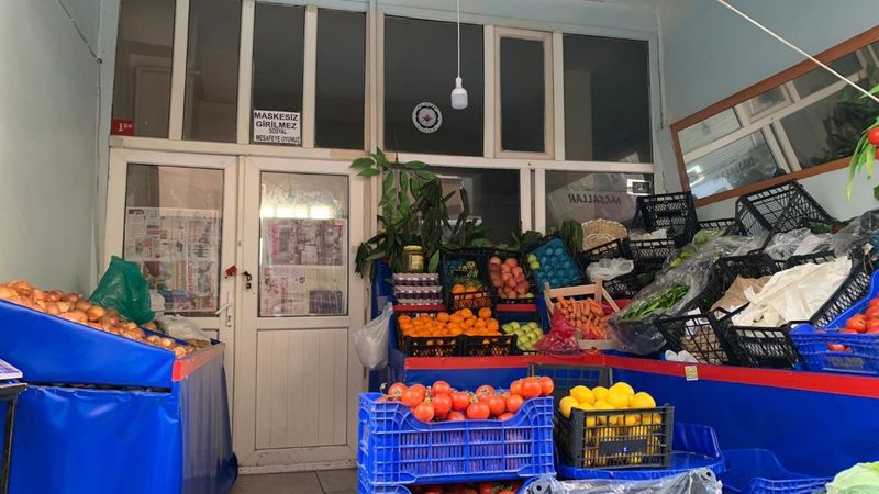 İstanbul'da manav görünümlü kıraathaneye baskın