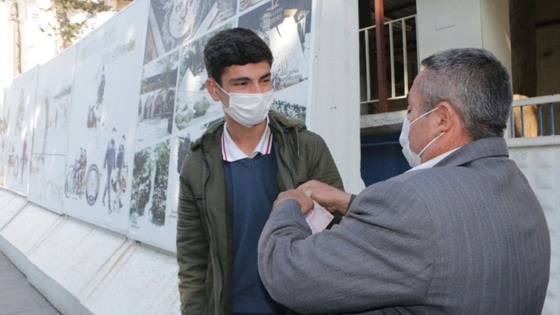 Kahramanmaraş'ta 20 bin lira bulan gençten örnek davranış