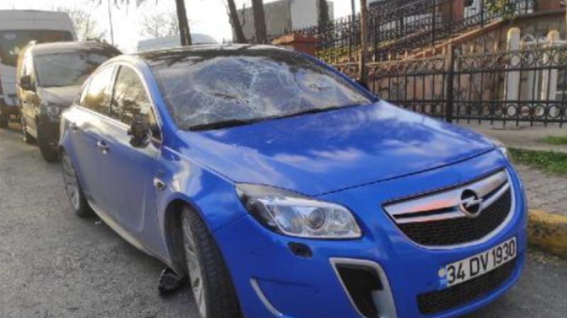 Beyoğlu'nda dayısının otomobilini parçaladı