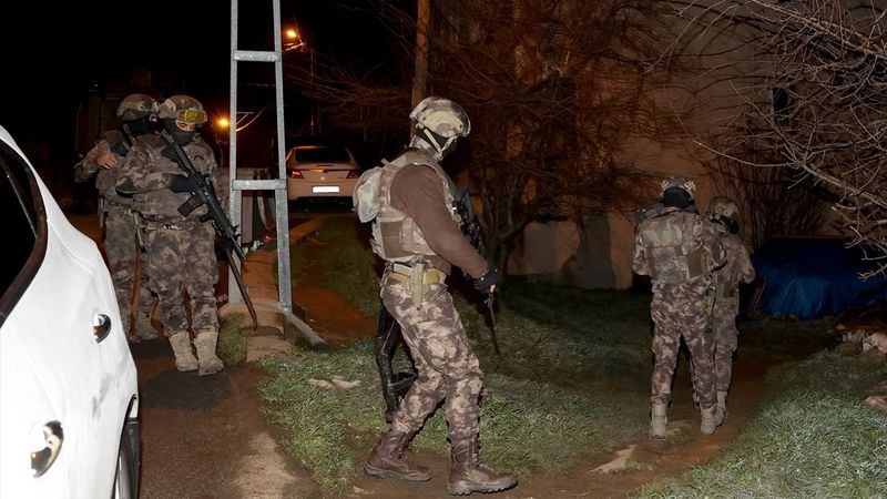 İstanbul merkezli 4 ilde uyuşturucu operasyonu: 37 gözaltı