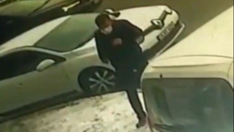 Esenler'de tartışmayı fırsat bilen hırsız aracın içindeki telefonu çaldı