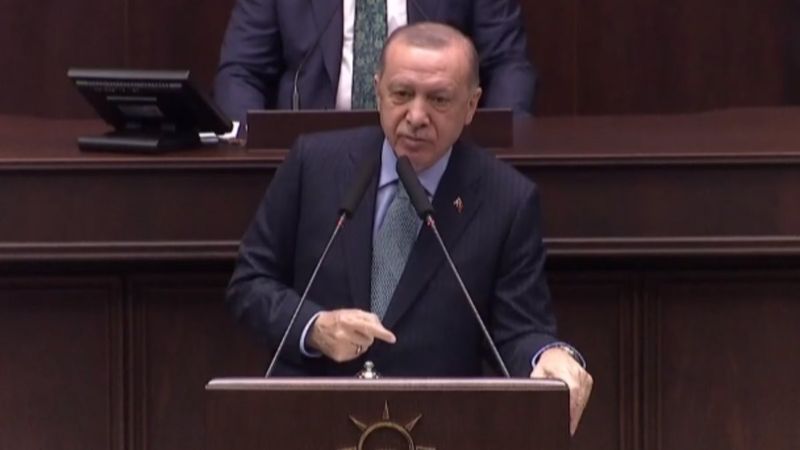 AK Parti grubunda izletilen 3 farklı görüntü