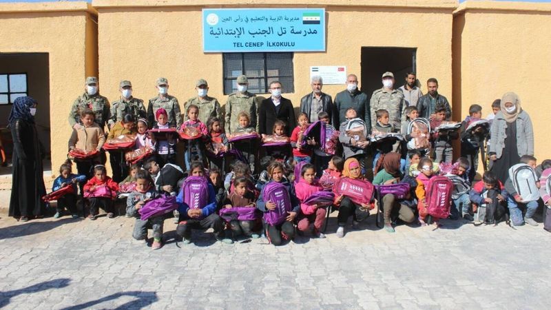 Barış Pınarı bölgesindeki okullar eğitime açıldı