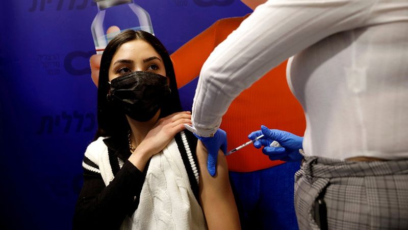 İsrail'de koronavirüs aşısı yaptırmayanların bilgileri paylaşılacak