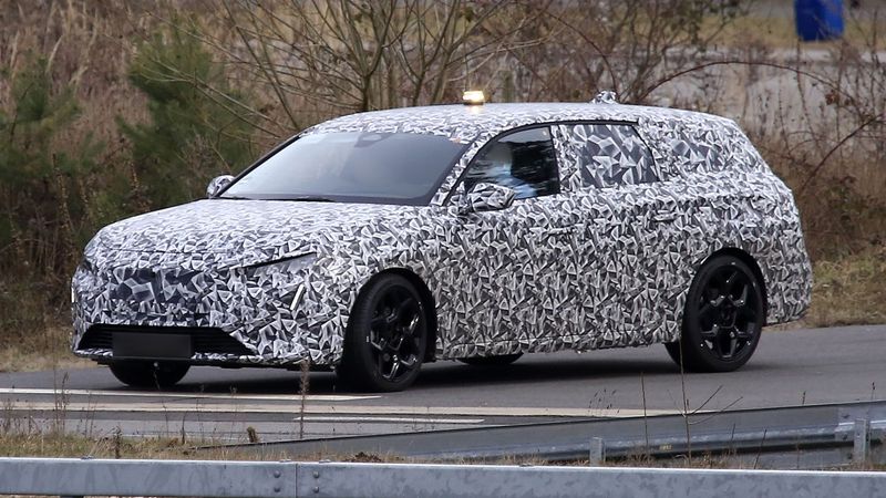 Yeni nesil Peugeot 308 Station Wagon, casus kameralara yakalandı
