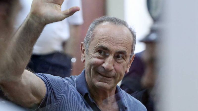 Eski Ermenistan Cumhurbaşkanı Robert Koçaryan: Ordunun etrafında birleşin