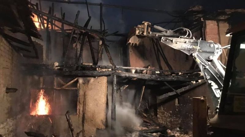 Kütahya'da mangal yaparken evini yaktı