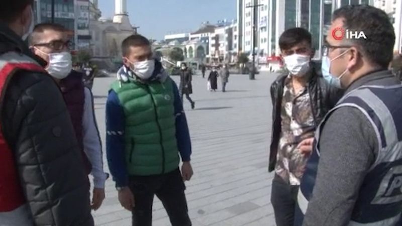 Esenyurt'ta dolaşan gençler: Kısıtlamadan haberimiz yoktu