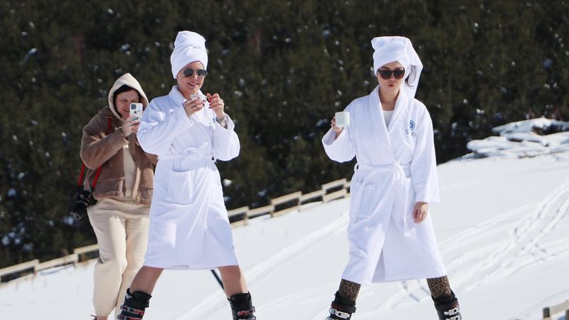 Rus turistlerin bornozlu Palandöken keyfi