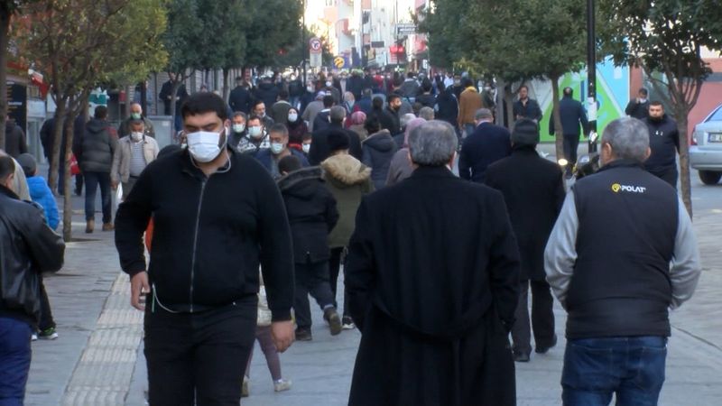 Kısıtlamaya rağmen İstanbul'da yoğunluk