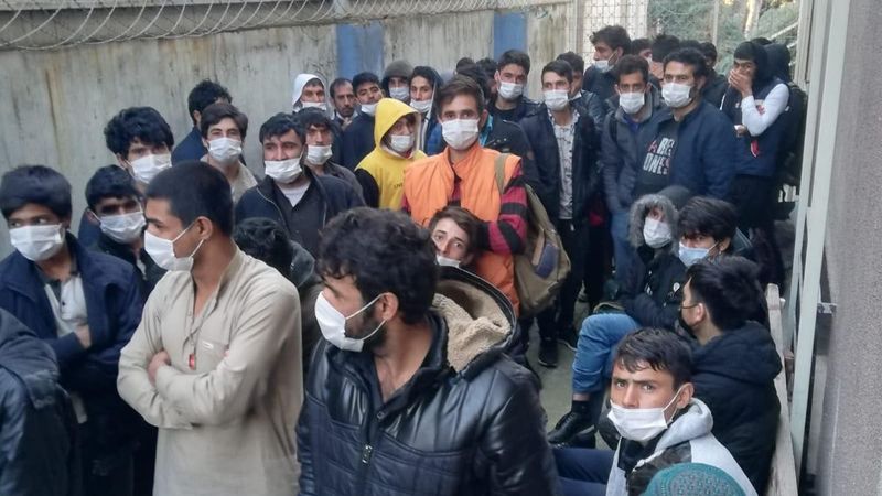 Kocaeli'de 90 kaçak göçmen polis operasyonunda yakalandı