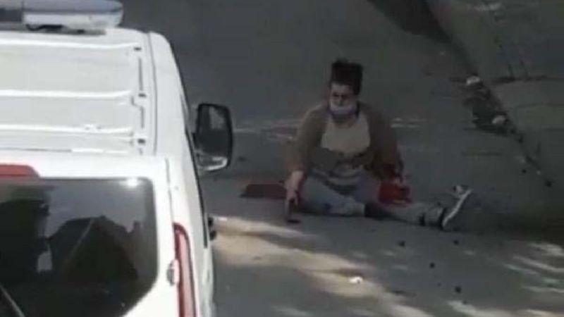 Ankara'da boşandığı eşini sokak ortasında bıçakladı