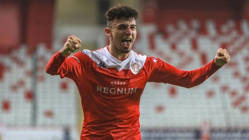 Gökdeniz Bayrakdar gelen teklifler hakkında konuştu